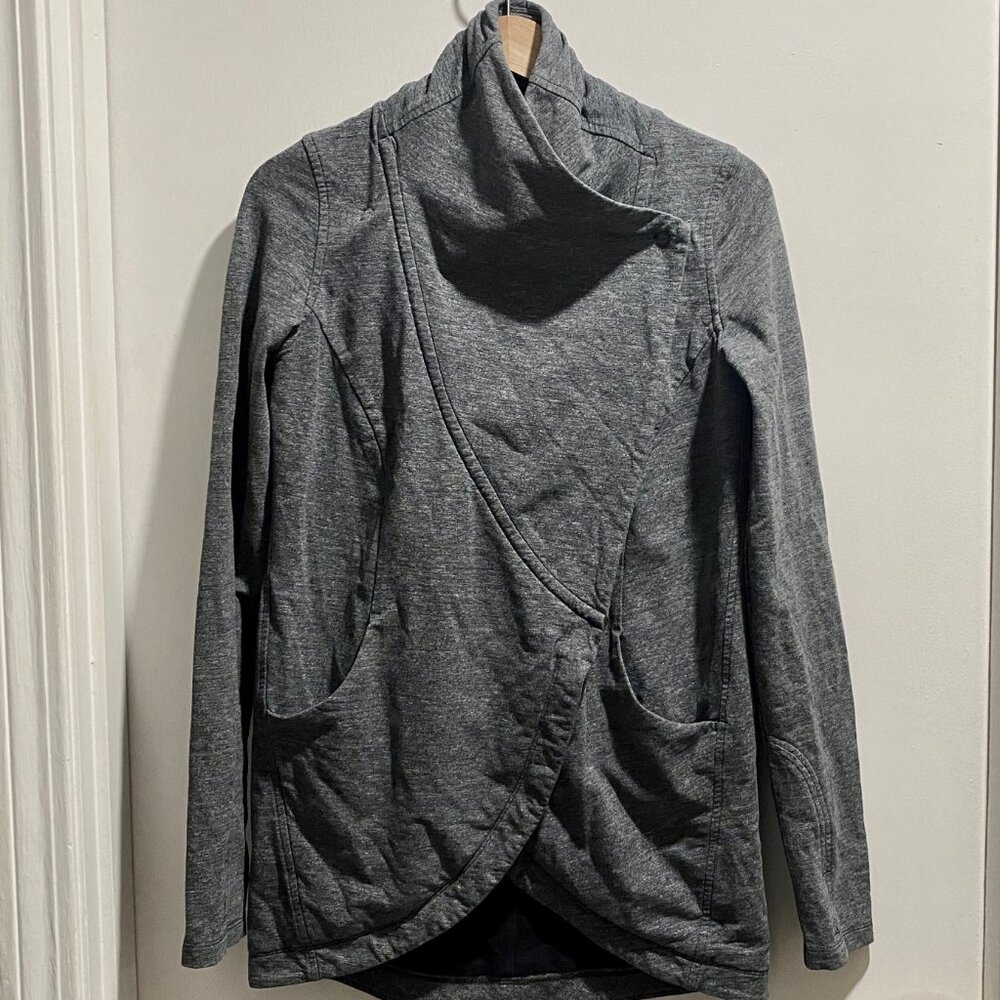 (12) Lululemon Athletica Stretch Thumb Hole Pockets Sporty Athleisure Jacket 4